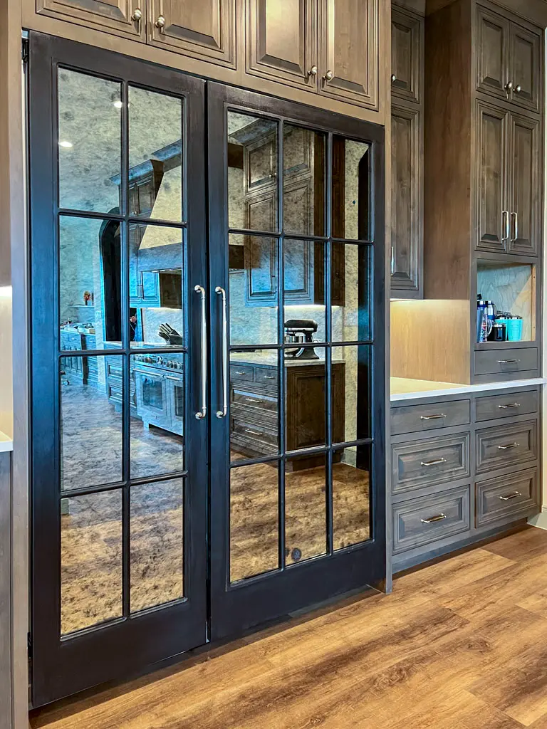 custom-kitchen-and-dining-furniture-06